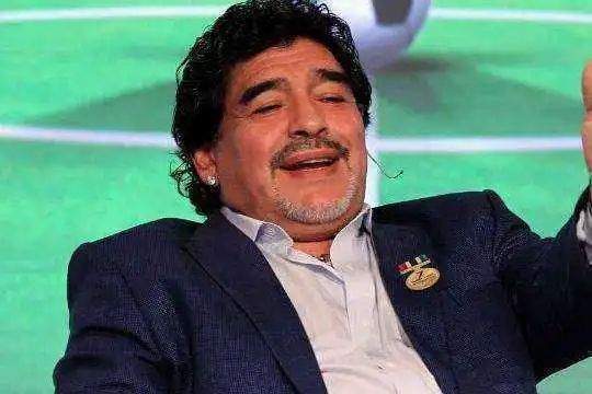 揭秘球王马拉多纳的真实死因