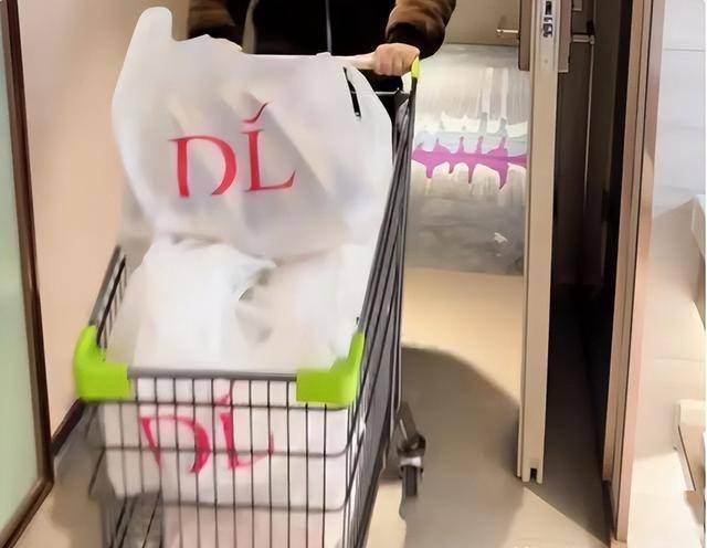 胖东来红内裤事件当事人道歉引发的深思