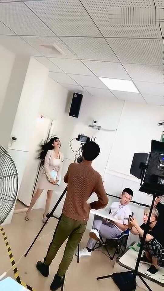 网红拍视频现场，狂热、创意与互动的时代
