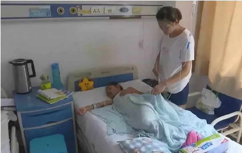 高位截瘫小伙用意识实现意念喝水，意志与科技的奇迹
