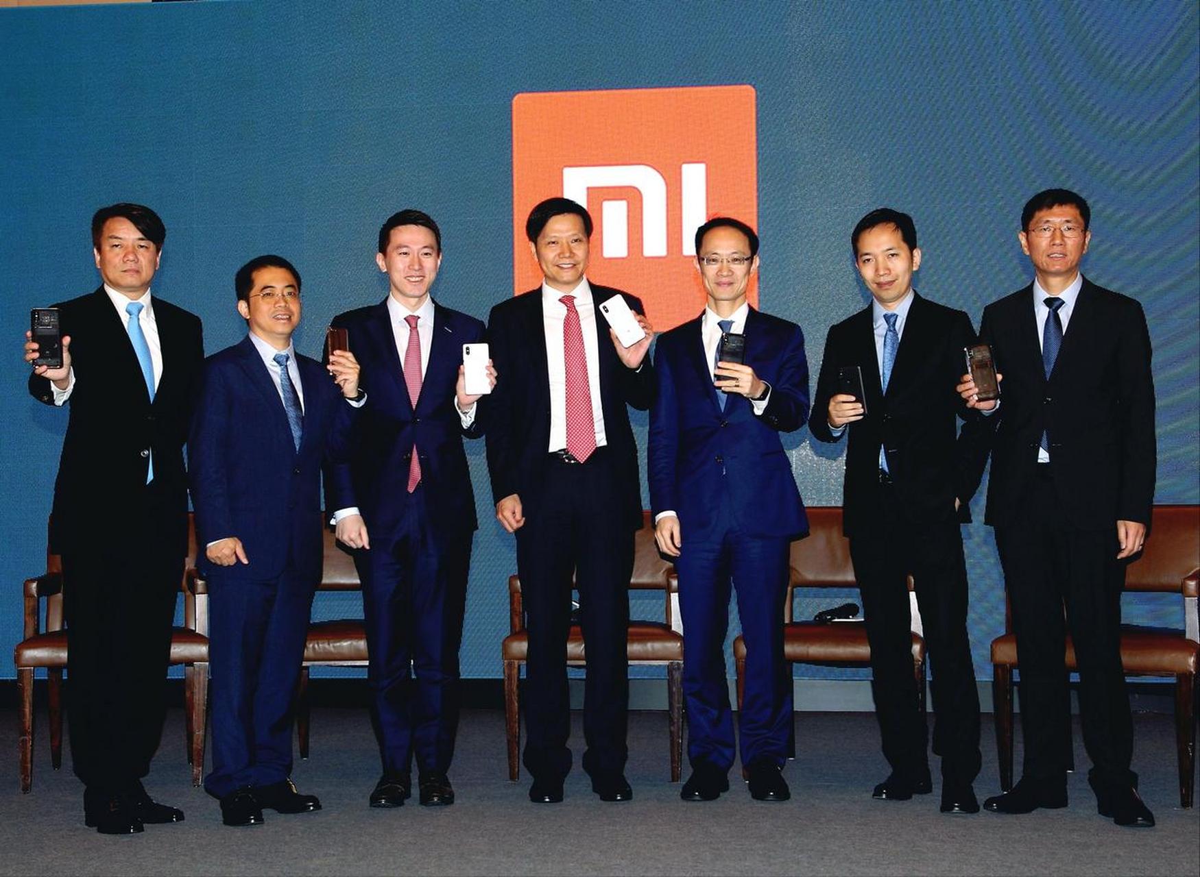 三星李在镕造访小米，与雷军合影——跨界合作的未来展望