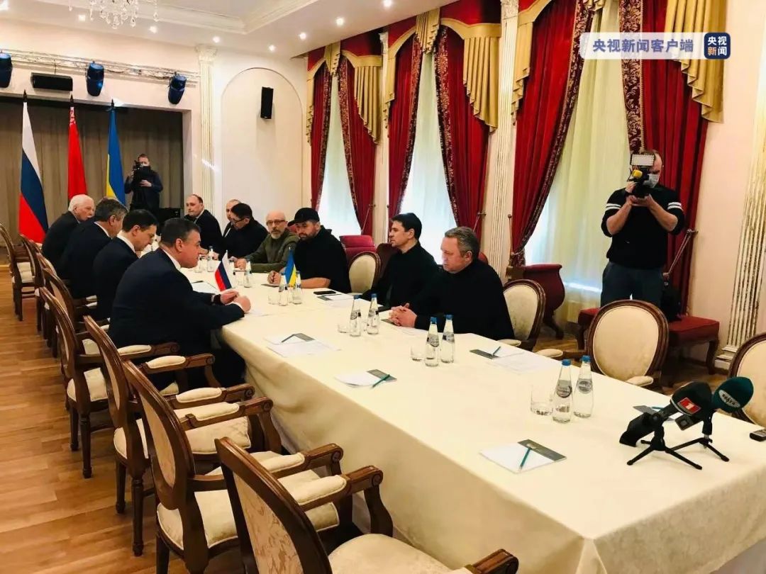 直击美俄乌谈判现场，乌方神色凝重