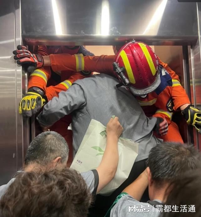 电梯从15楼滑到1楼危险吗？全面解析电梯安全