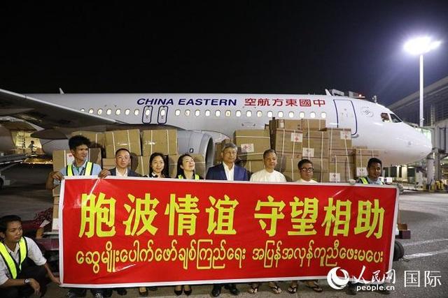 中国政府援缅首批救灾物资运抵交付，共筑地区安全，展现人道关怀