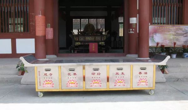 偷走寺庙功德箱20万，道德何以为财？