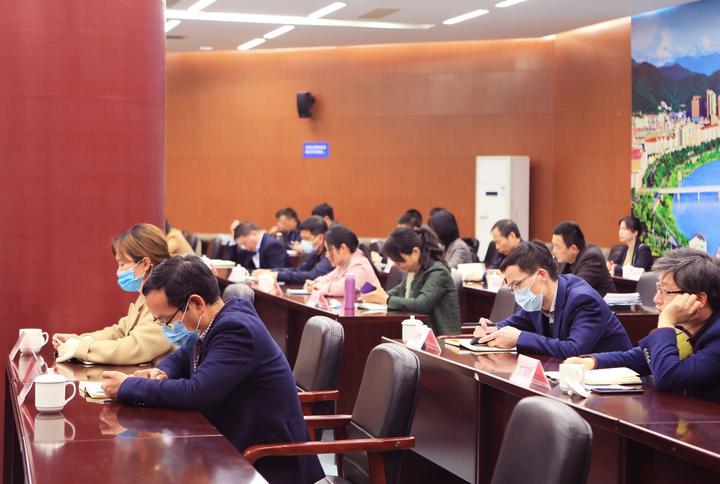 精神病人被强制治疗视频