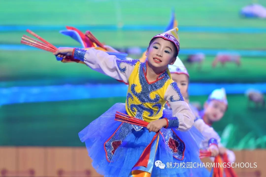 8岁男孩舞出蒙古族风采，节奏感十足的舞蹈表演