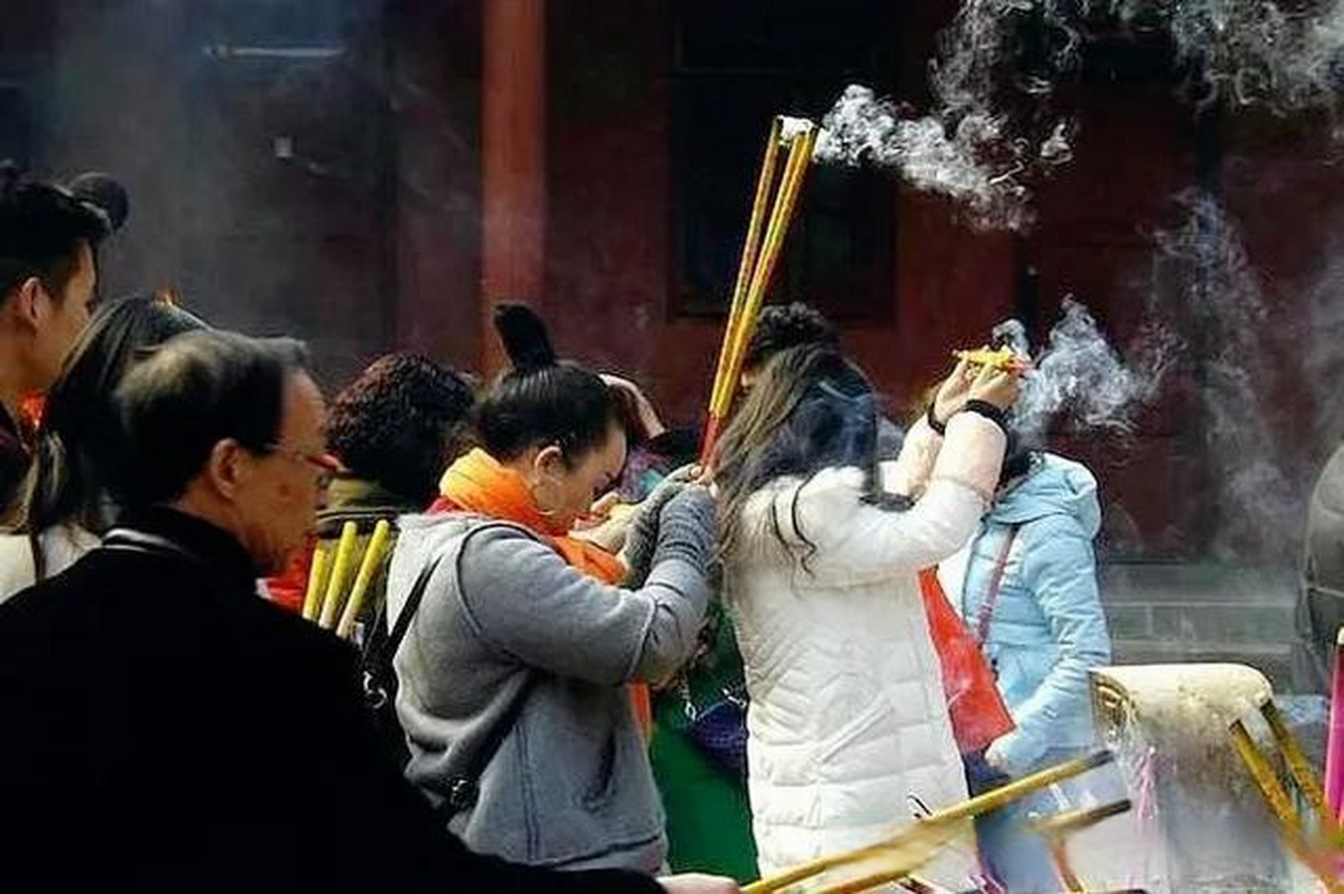 被上香的烟呛到了会怎样