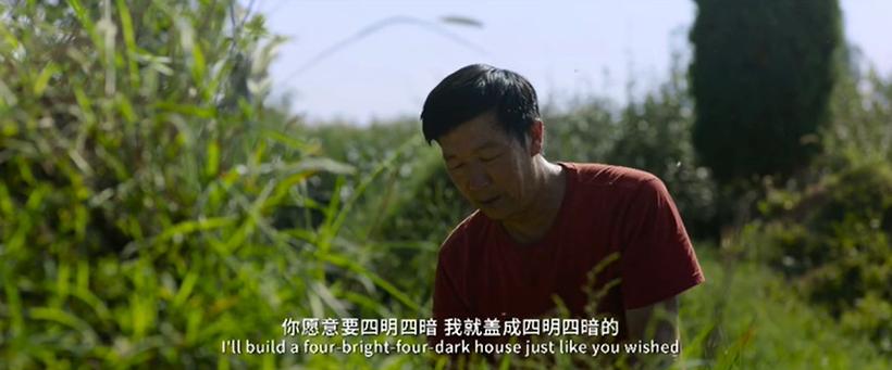 网红货车司机带新女友为亡妻扫墓，一曲跨越时空的深情告白
