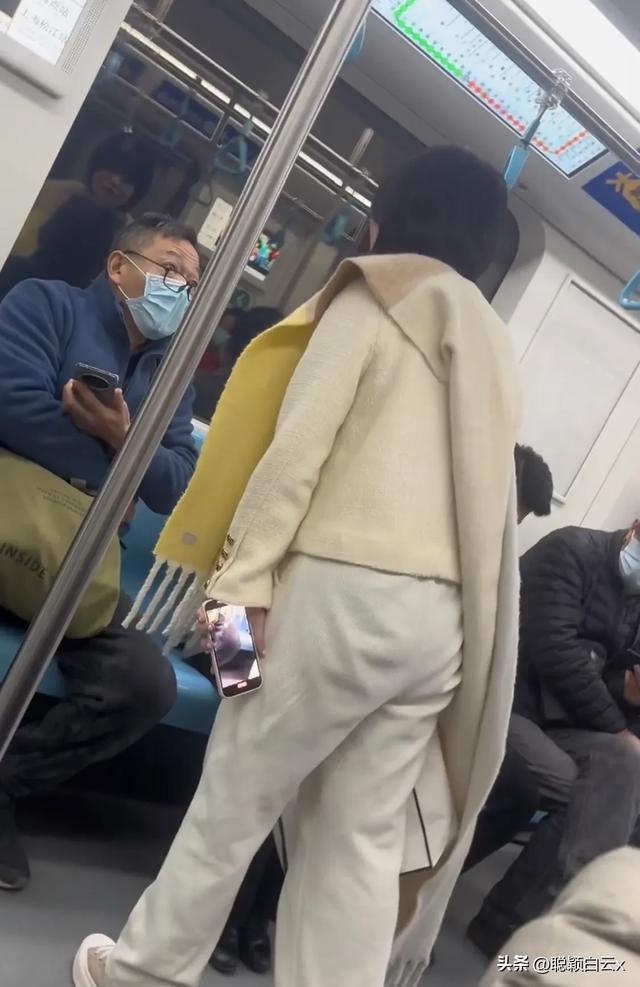 上海地铁一女子，网络热议背后的真实故事