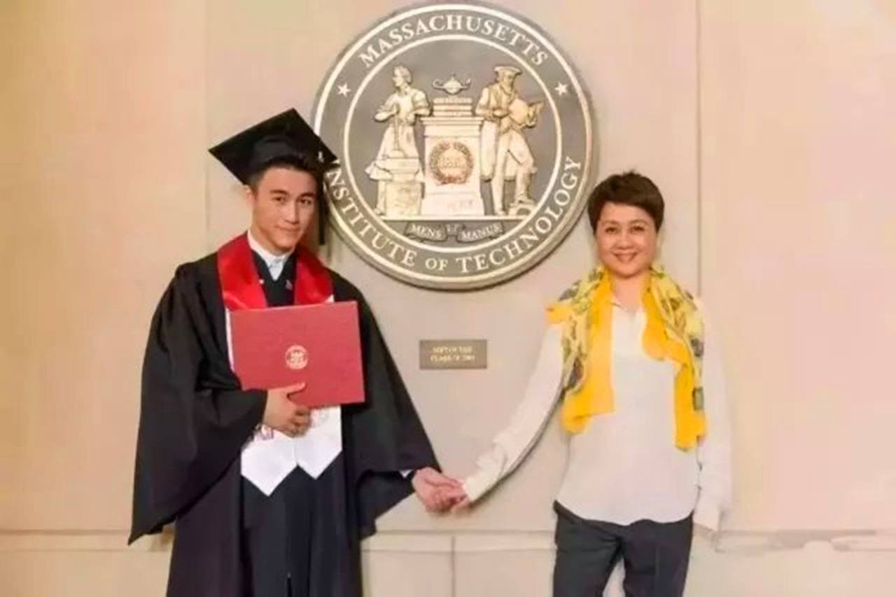 揭秘何猷君读的大学，一路走来的精英之路