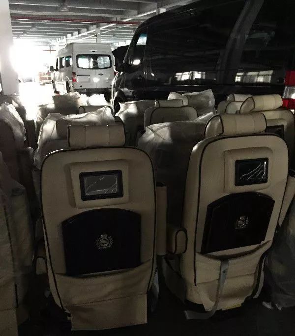 男子花巨资购买迈巴赫S480跑滴滴，豪华与实用的完美结合？