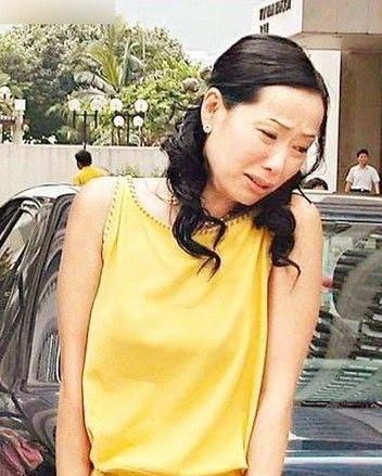 叶童被粉丝拽下车事件，深度解读与反思