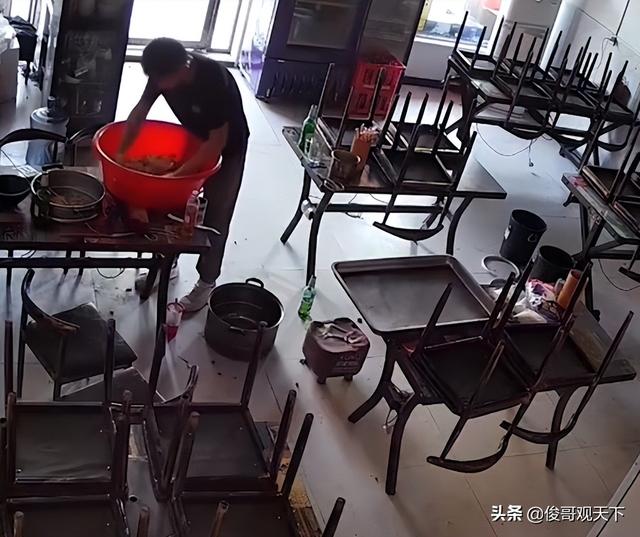 顾客吃烧烤，为结账坐到了天亮
