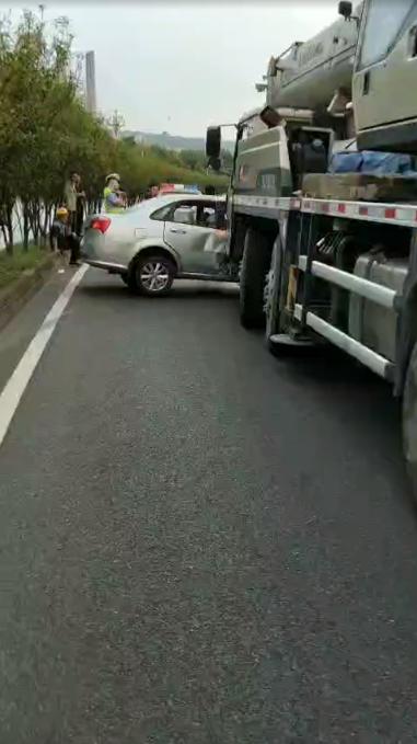 货车变道被撞事件深度解析