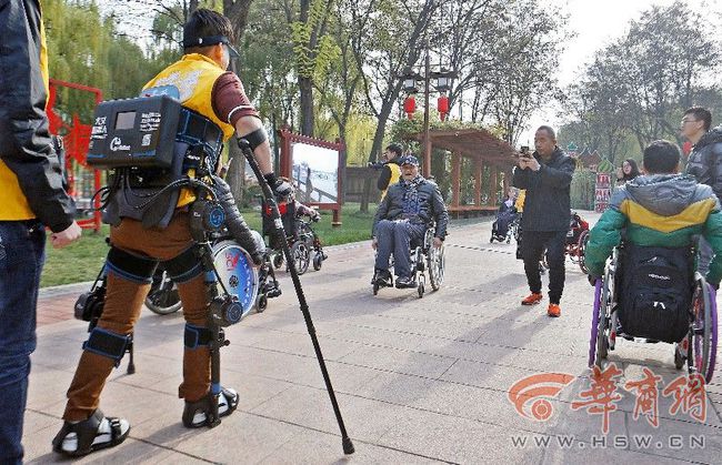 宇树科技回应机器人马拉松摔倒事件，深度解析与反思