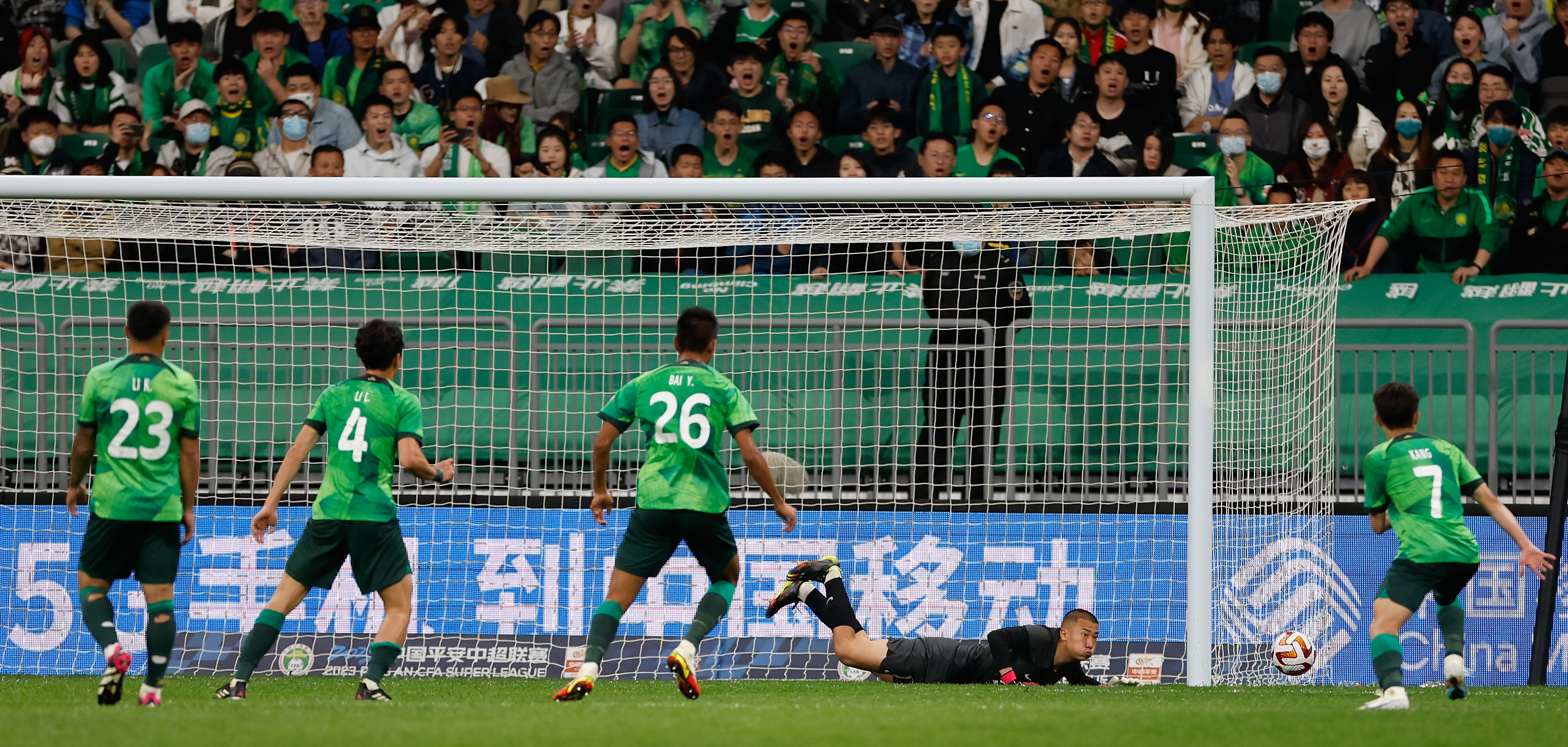 北京国安6-1战胜山东泰山，一场震撼足坛的胜利狂欢