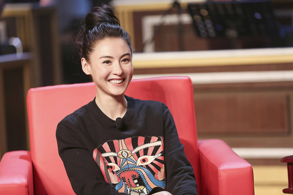 谢霆锋儿子现身演唱会，星光熠熠引热议