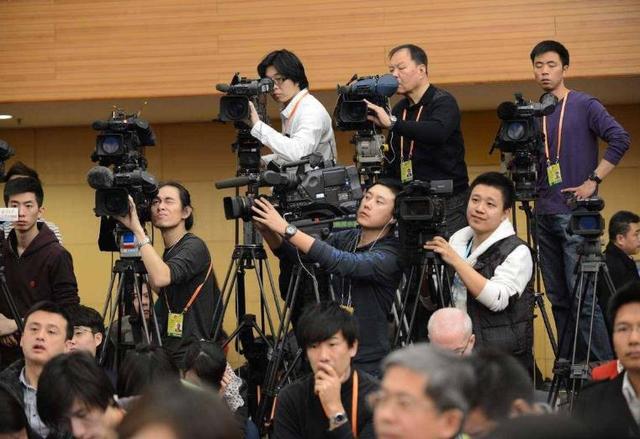 记者揭秘，日本手握万亿美债，美国被拿捏？深度解析背后的经济博弈