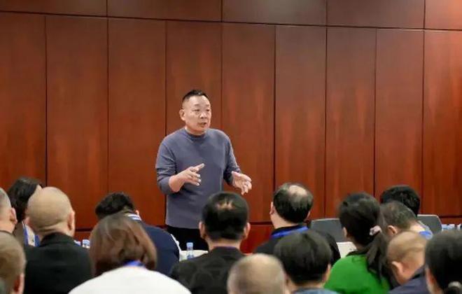 胖东来的独特魅力与讲话风采，一段视频引发的热议