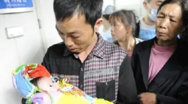 厦门车祸奇迹宝宝亲属因赔偿款反目，背后隐藏的复杂真相