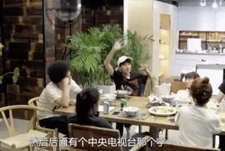 一人带94个玩偶入境，跨界爱好者的狂欢与挑战