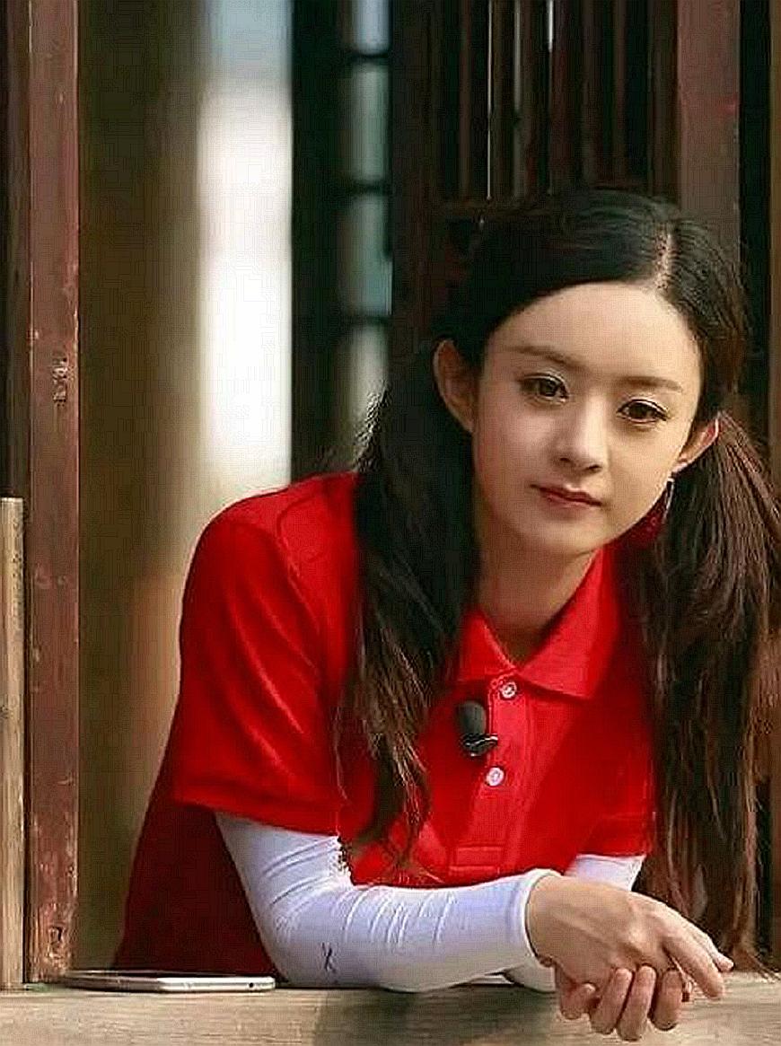 赵丽颖粉色双马尾造型，时尚与角色的完美融合