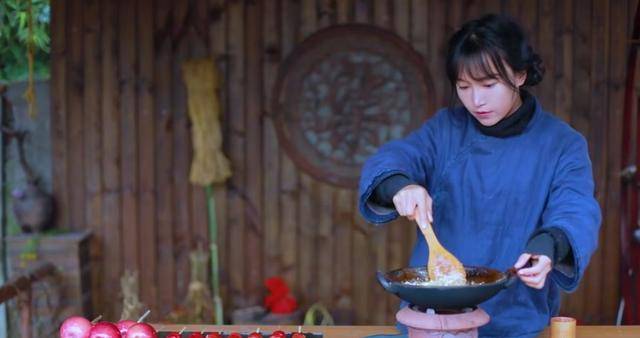 李子柒闭关半年现身，再度掀起热潮