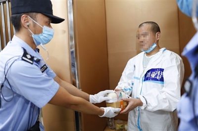 给在押人员递烤鸭榴莲背后的故事，五律师被罚事件深度解析