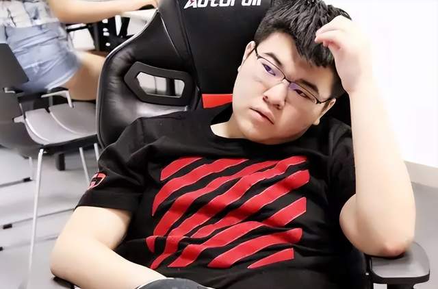 韦神怎么火的？探究其网络热门现象的背后