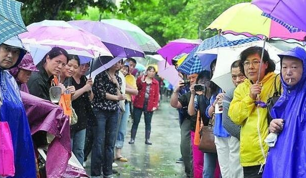 揭秘高考日雨幕背后的神秘面纱——为什么每年高考都要下雨？