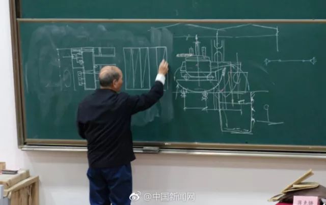 8旬退休教授为贫困生的教育之路，温暖传递，希望照亮未来