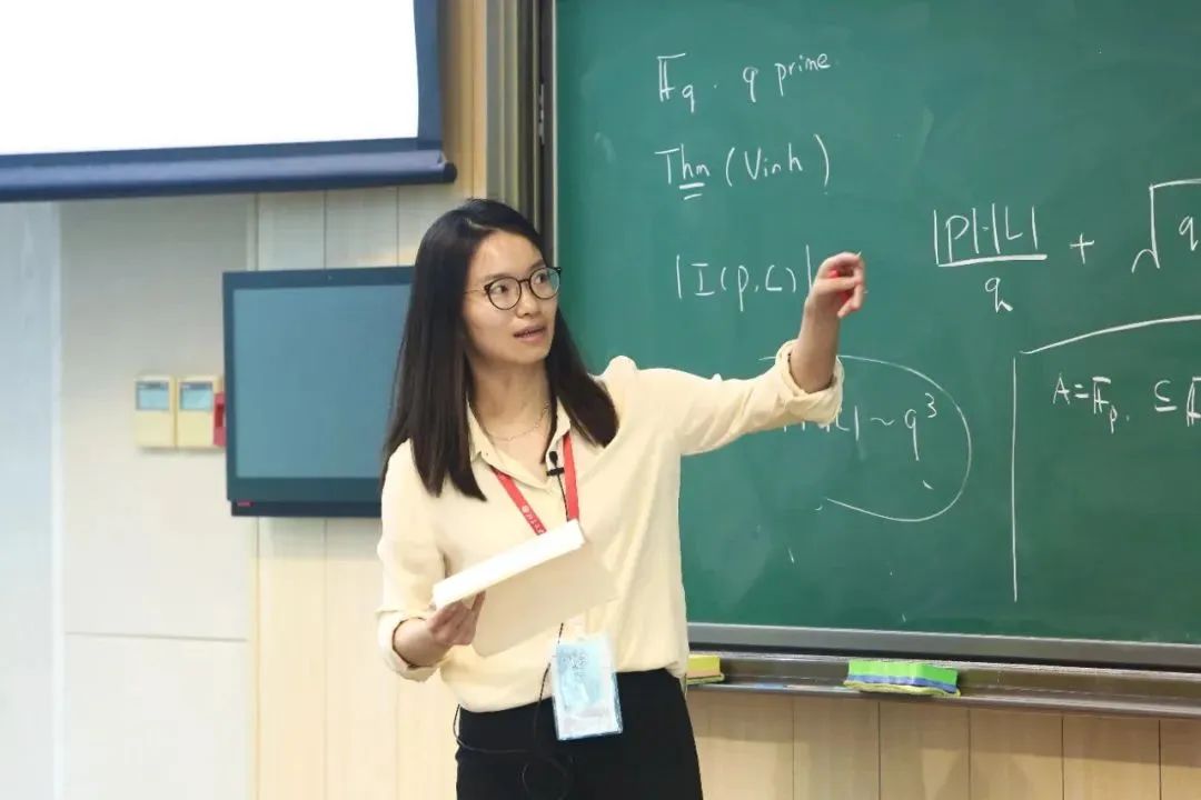 数学家王虹解决世纪难题视频，数学界的重大突破与启示